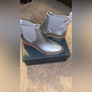 Bernardo Paxton Women’s Rain Boots with Ribbon Bow Size 10